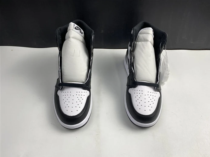 StreetReady Jordan1 Retro Black White 555088-010 551