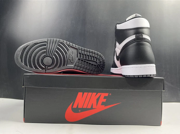 StreetReady Jordan1 Retro Black White 555088-010 551