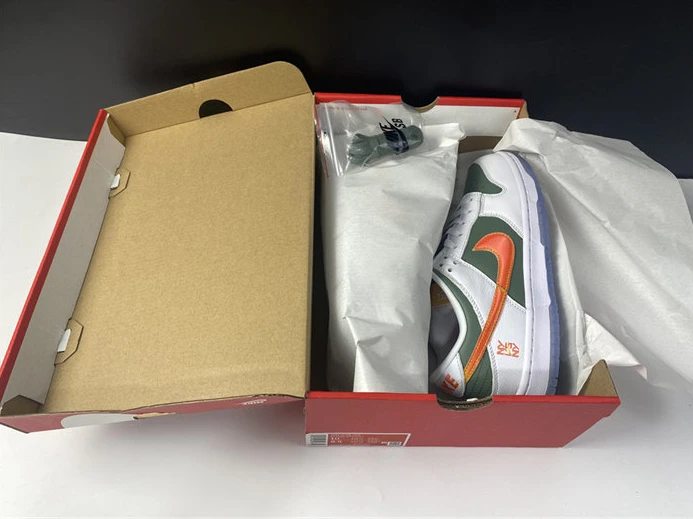 StreetReady Nike Dunk Low SE NY vs. NY DN2489-300 2080