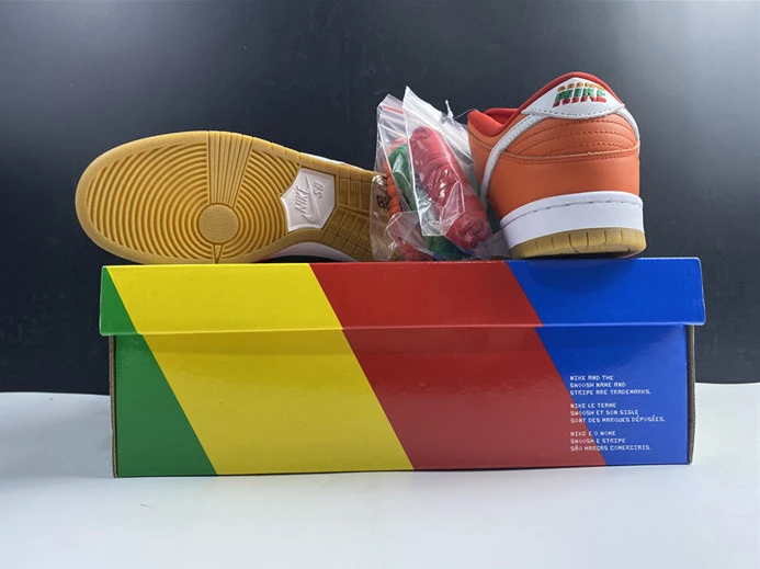 StreetReady Nike SB Dunk Low 7-Eleven CZ5130 600 2123