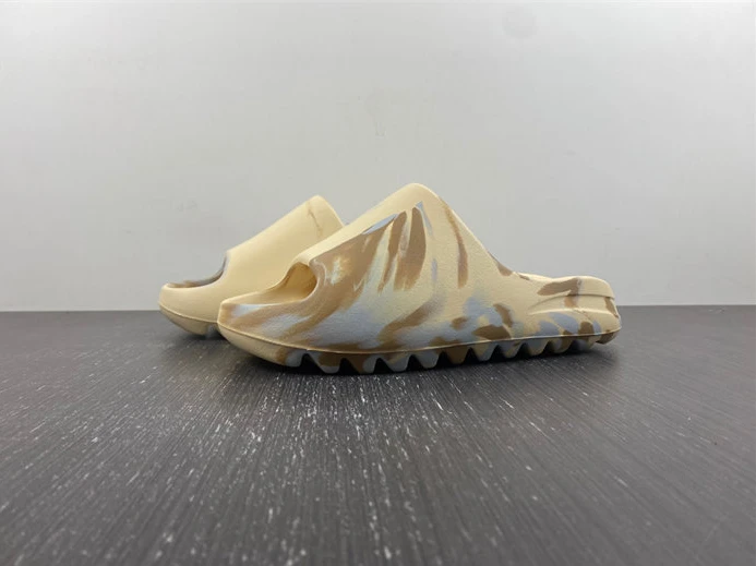 StreetReady adidas Yeezy Slide GW1932 3032
