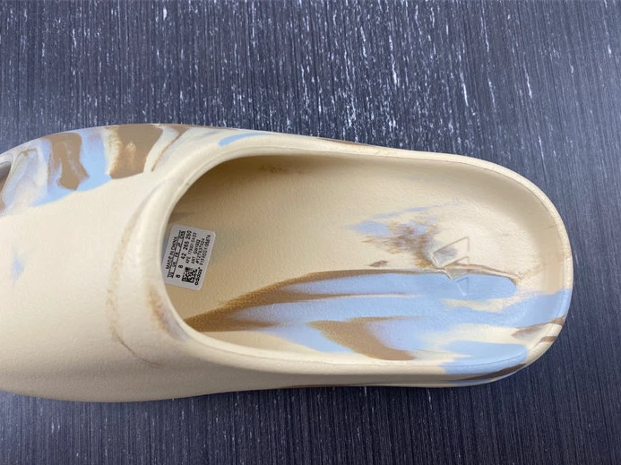 StreetReady adidas Yeezy Slide GW1932 3032