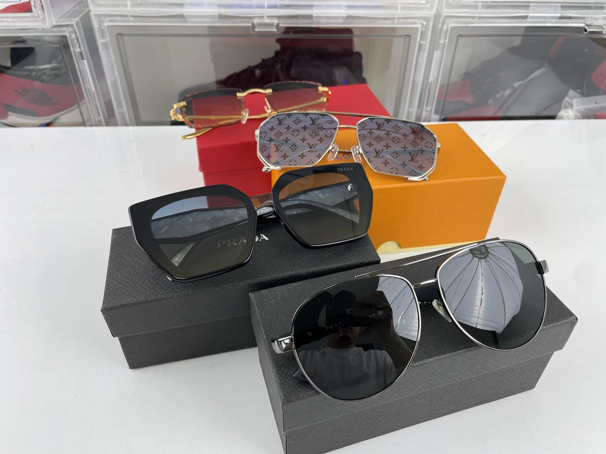 Sunglasses for different brands (price for each pcs) UrbanStyle 361