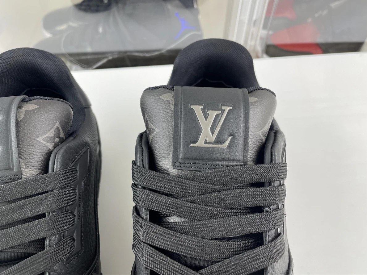 TopPick 5695 Louis Vuitton LV trainer Black 190