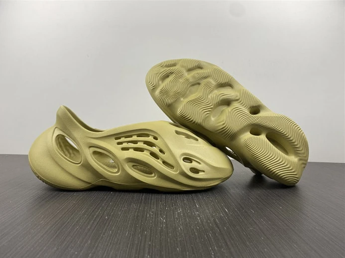 TopPick ADIDAS YEEZY Foam RNNR Sulfur GV6775 2869