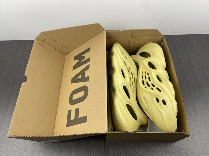 TopPick ADIDAS YEEZY Foam RNNR Sulfur GV6775 2869