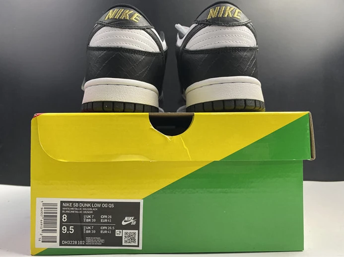TopPick Nike SB Dunk Low Supreme Stars Black DH3228-102 2091