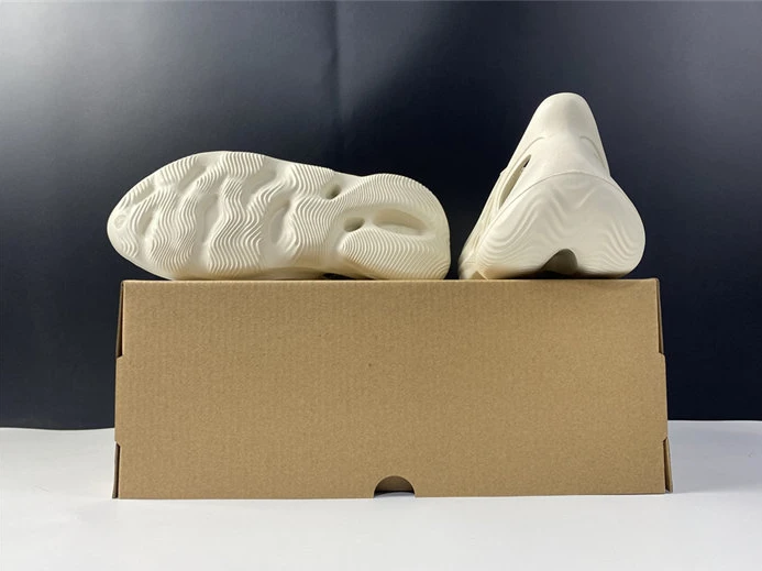 Trendy 1366 ADIDAS YEEZY Foam RNNR Ararat G 2871