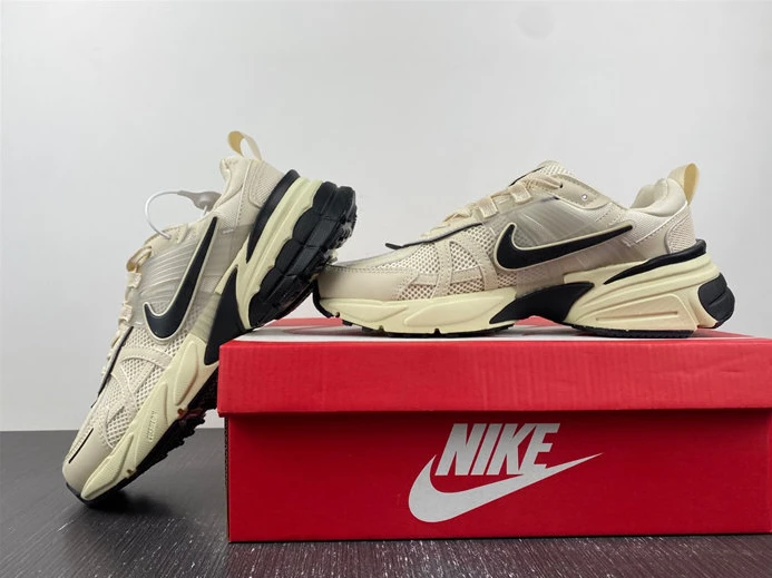 Trendy 3877 NIKEV2K Runtekk 3XL  FD0736- 2750