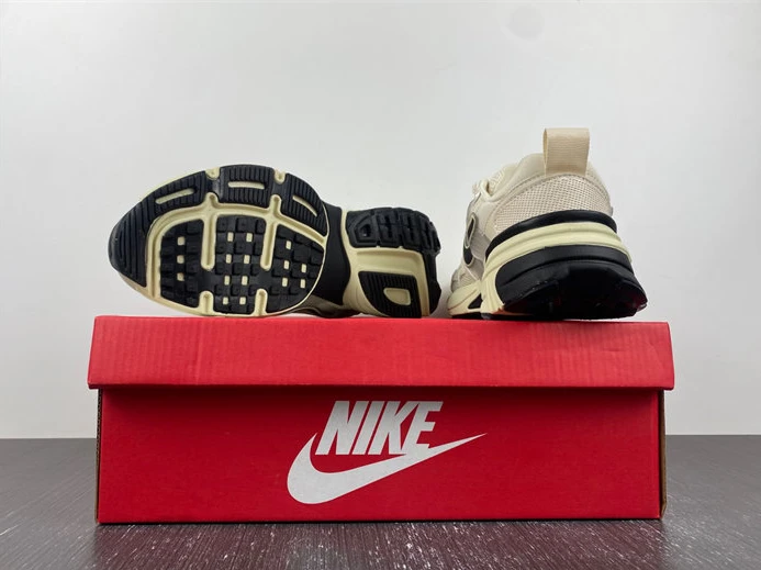 Trendy 3877 NIKEV2K Runtekk 3XL  FD0736- 2750