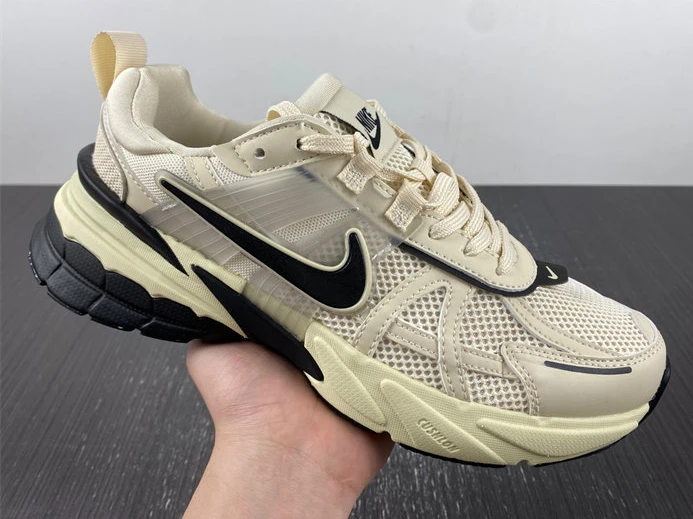 Trendy 3877 NIKEV2K Runtekk 3XL  FD0736- 2750