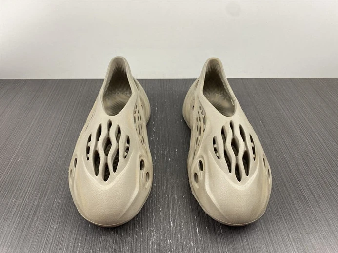 Trendy 4096 ADIDAS YEEZY Foam RNNR Stone Sage GX 2867