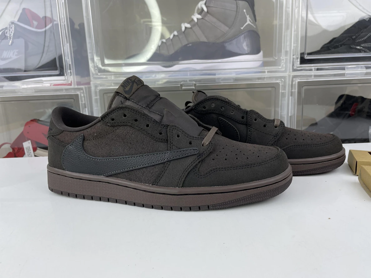 Trendy 9470 GOAT Travis Scott x Air Jordan 1 Low OG “Velvet Brown” 572