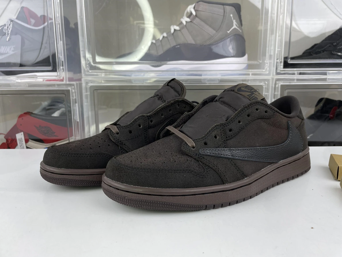 Trendy 9470 GOAT Travis Scott x Air Jordan 1 Low OG “Velvet Brown” 572