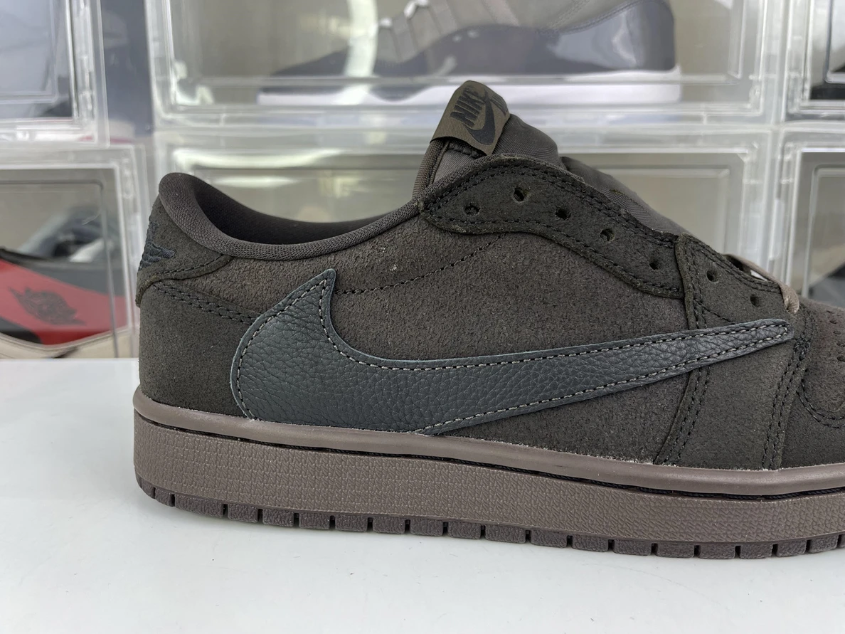 Trendy 9470 GOAT Travis Scott x Air Jordan 1 Low OG “Velvet Brown” 572