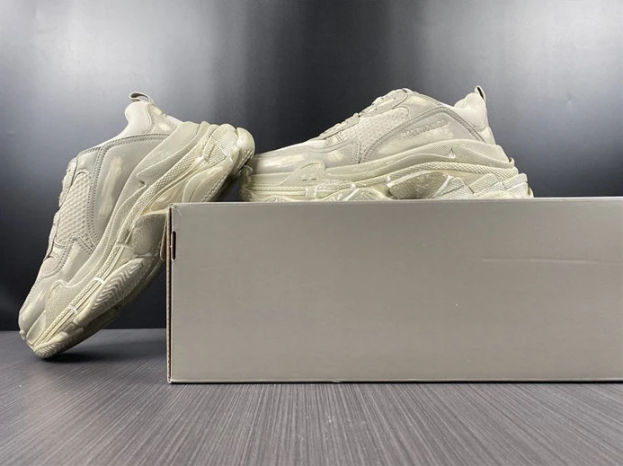 Trendy BLCG TRIPLE SNEAKER 524039 W2FA1 9710 3341