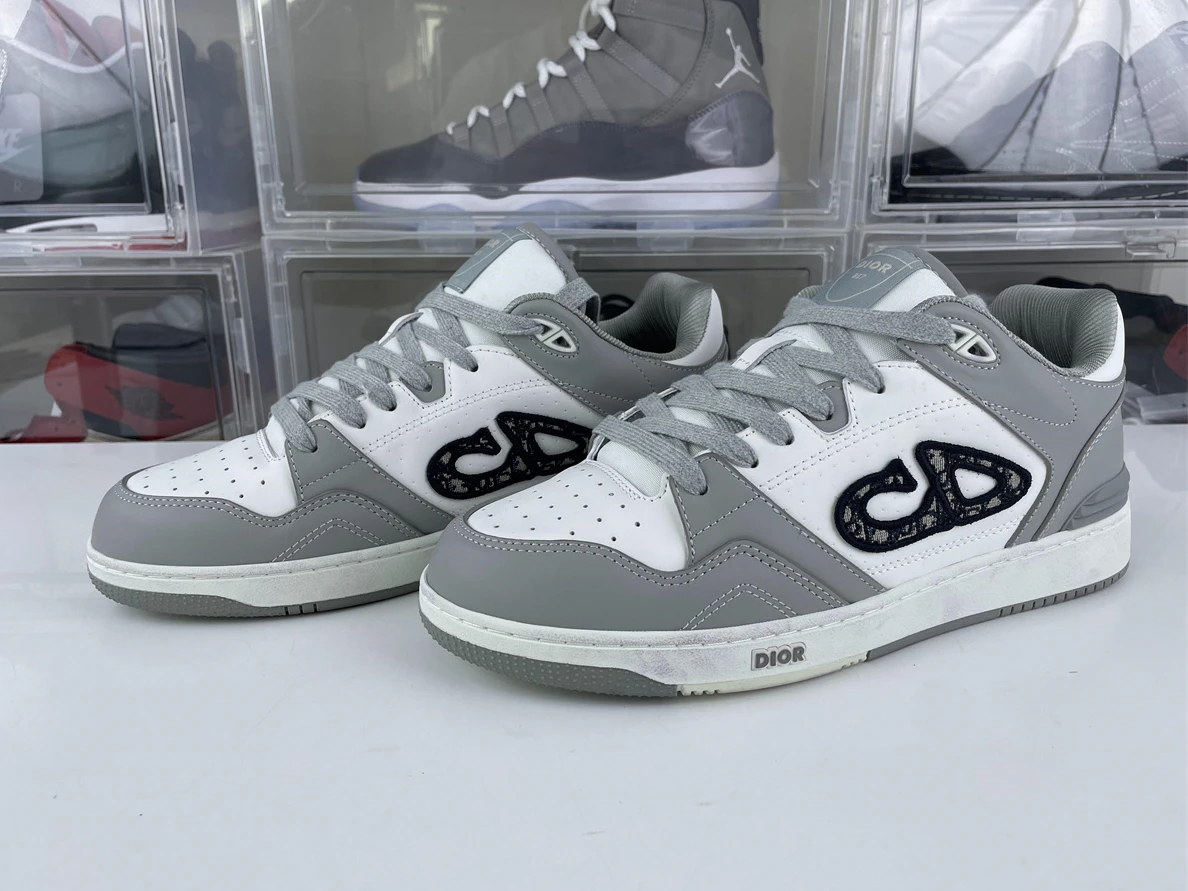 Trendy DIOR B57 MID TOP CALF Grey sneakers 1533
