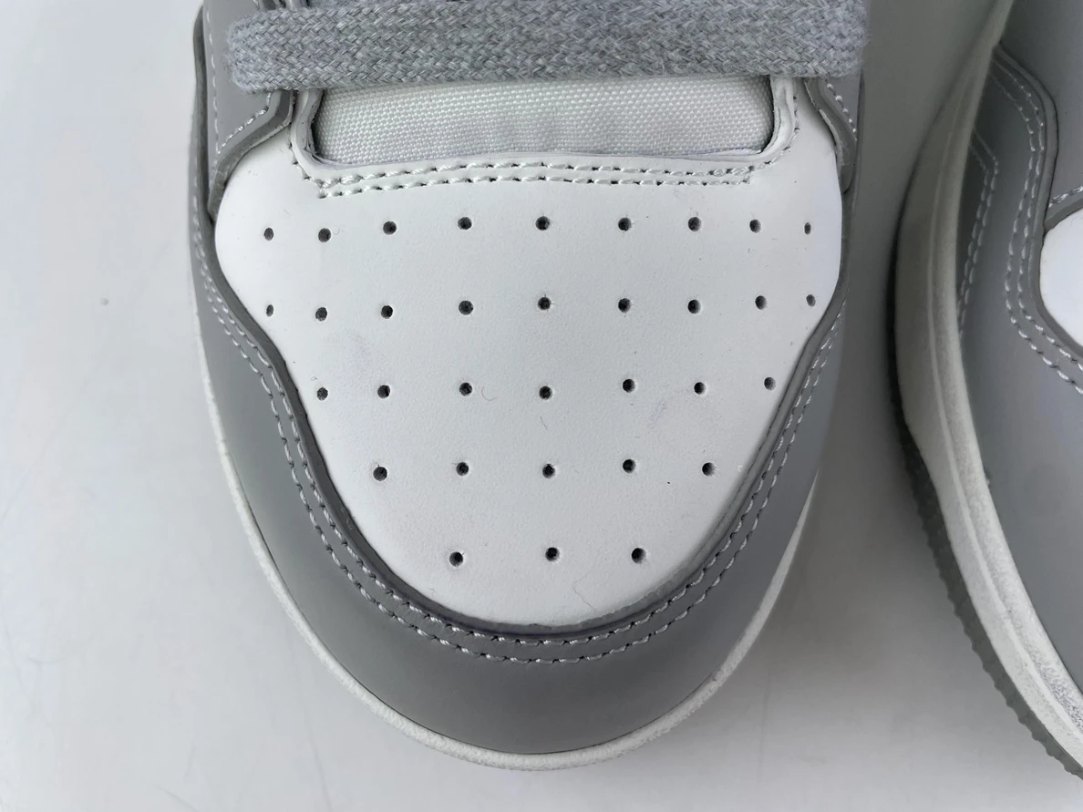 Trendy DIOR B57 MID TOP CALF Grey sneakers 1533