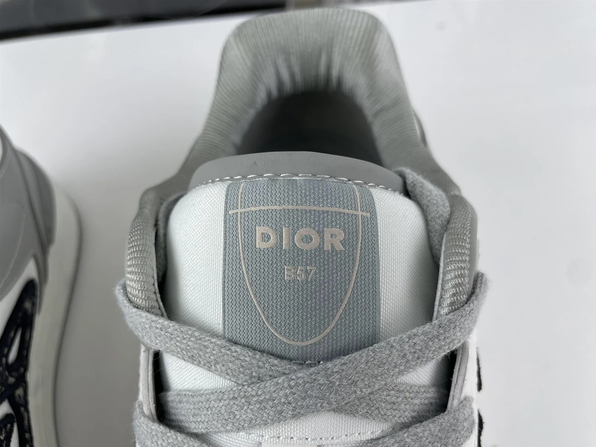 Trendy DIOR B57 MID TOP CALF Grey sneakers 1533