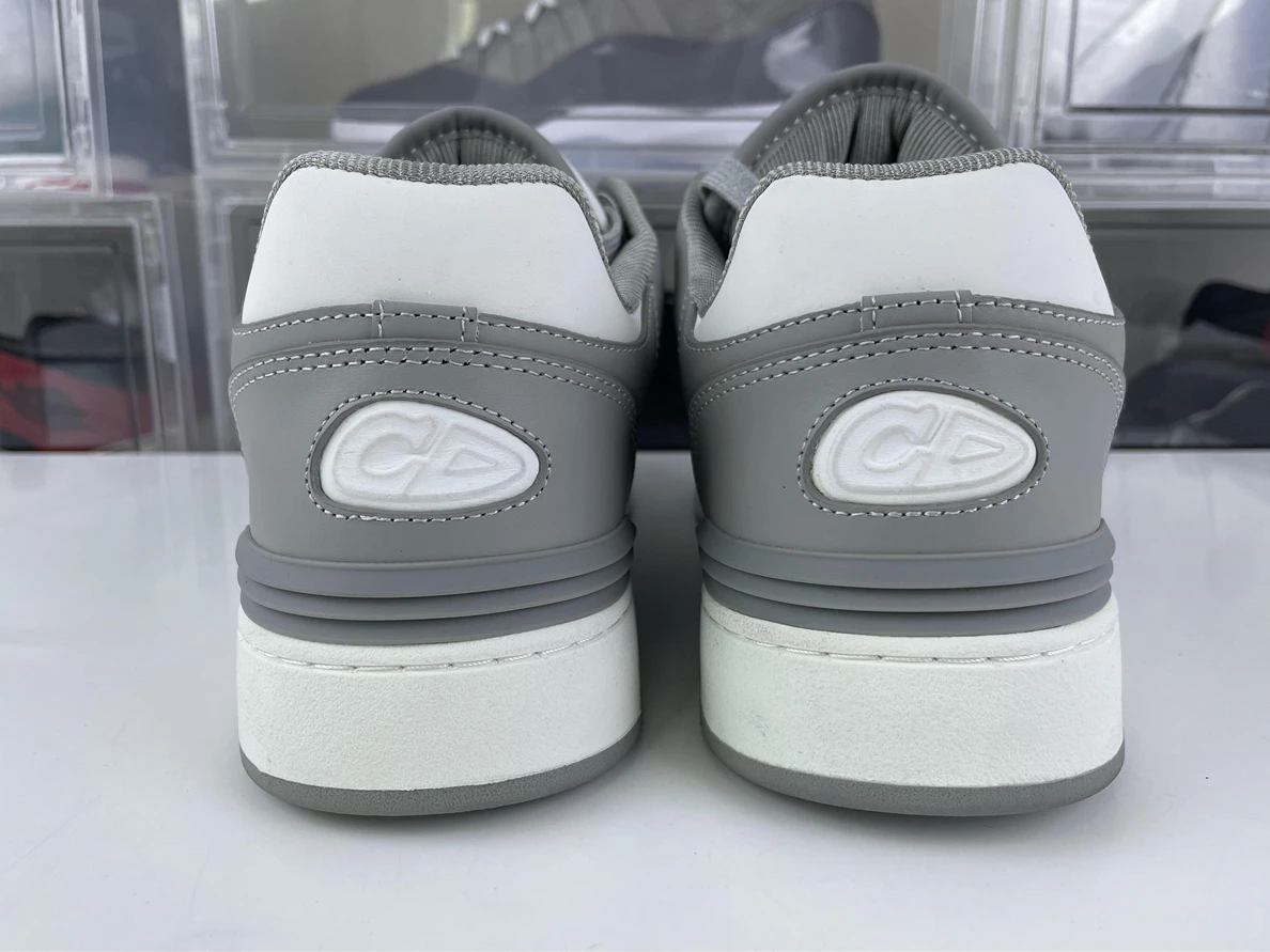Trendy DIOR B57 MID TOP CALF Grey sneakers 1533