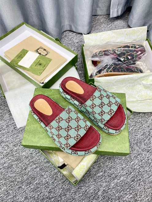 Trendy Gucci Slipper 3239