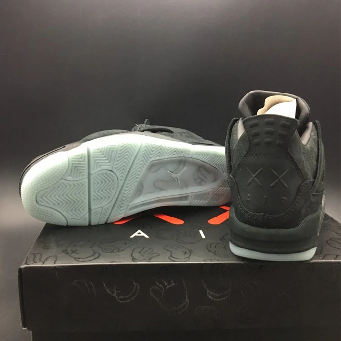 Trendy Jordan 4 Retro Kaws Black 930155-001 922