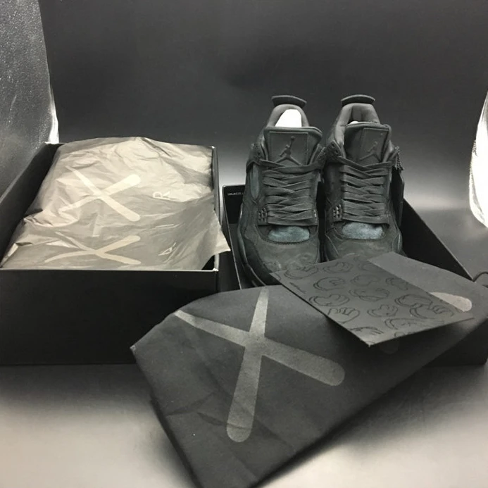 Trendy Jordan 4 Retro Kaws Black 930155-001 922