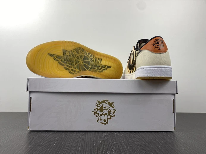 Trendy Jordan1 OG Year of the Tiger DH6932-100 687