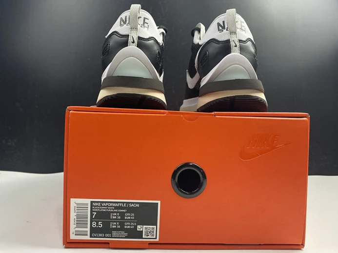 UrbanStyle 2577 Nike Vaporwaffle sacai Black White  CV1363- 2715