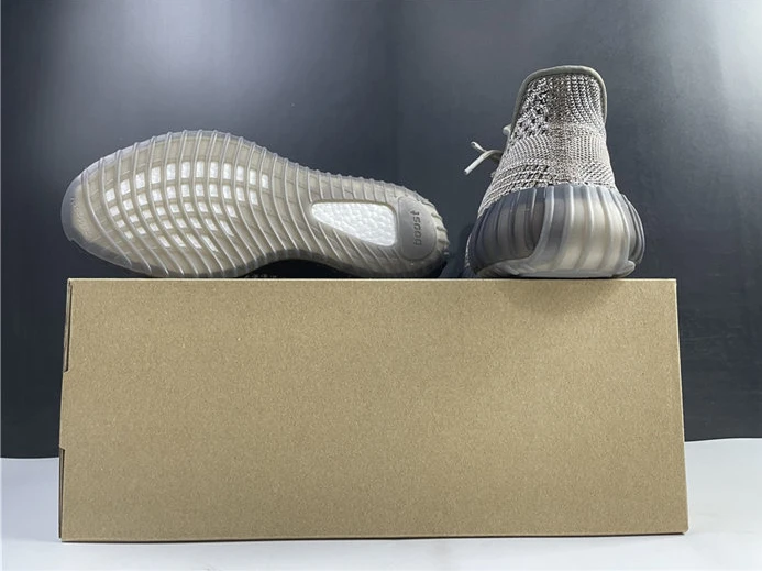 UrbanStyle 3355 adidas Yeezy Boost 350 V2 Ash Stone GW 2897