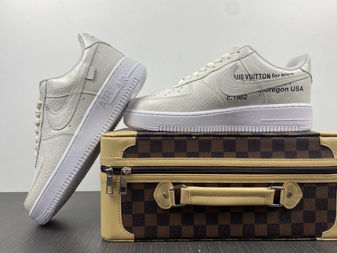 UrbanStyle Nike Air Force 1 LV Low Cream White Black 2422
