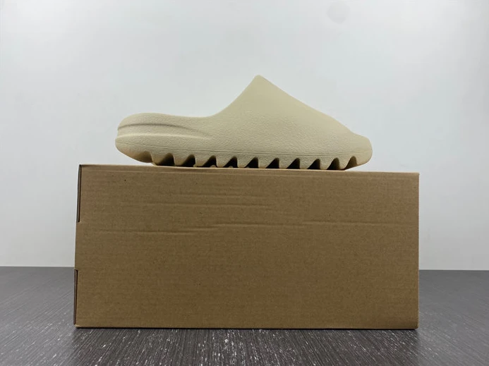 UrbanStyle Yeezy Slide Bone FW6345 3035