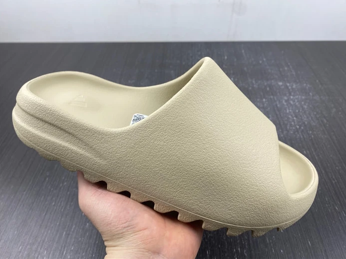 UrbanStyle Yeezy Slide Bone FW6345 3035