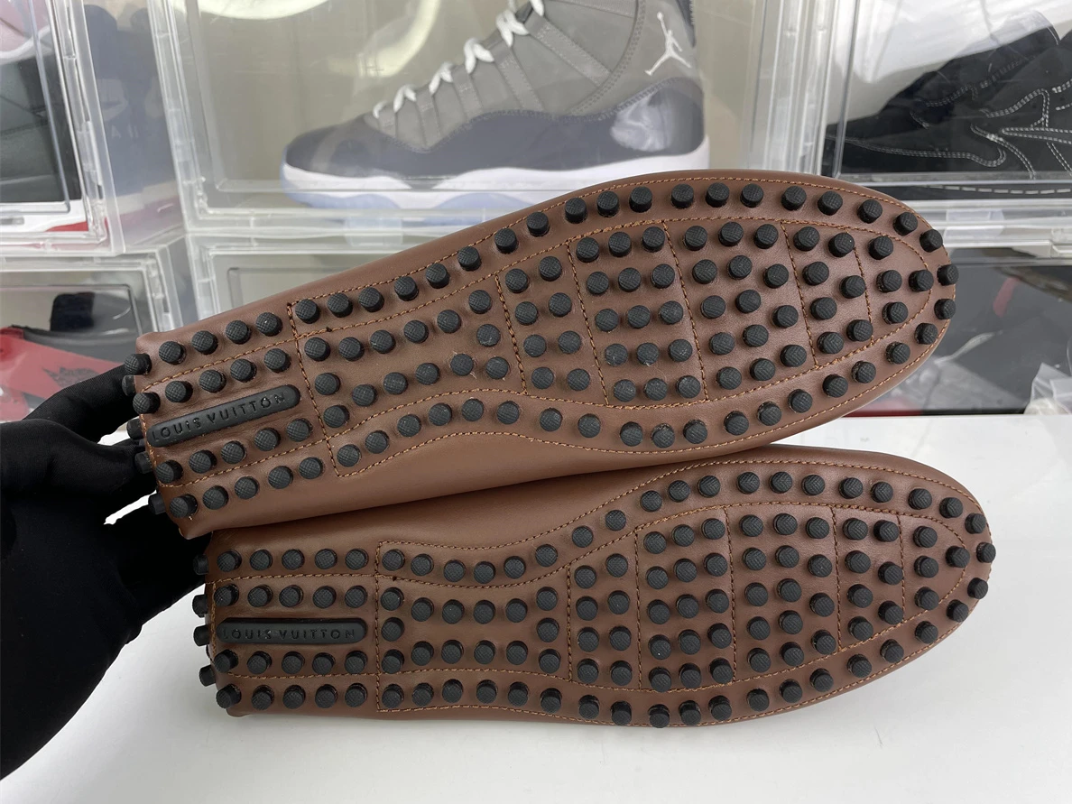 WellDesigned 1600 LOUIS Vuitton Brown mens Lazy shoes with square marks 153