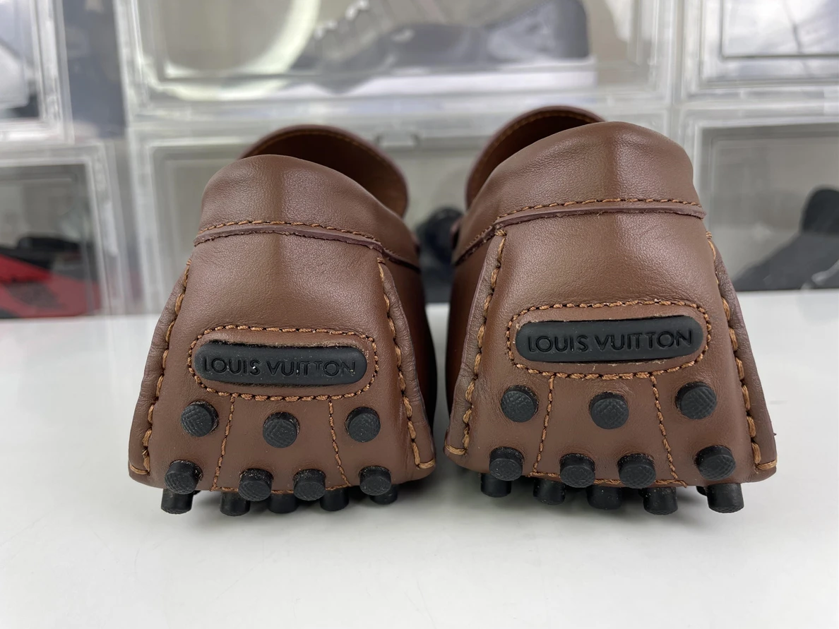 WellDesigned 1600 LOUIS Vuitton Brown mens Lazy shoes with square marks 153