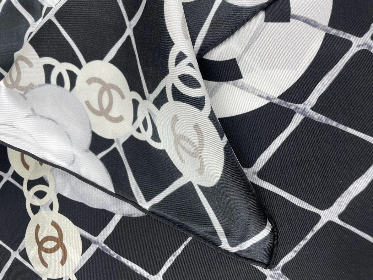 WellDesigned 2085 GUCCI Scarf Black with GOLD LOGO 34