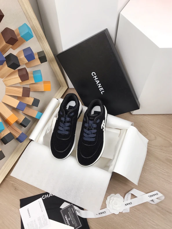 WellDesigned 2438 Chanel Sneakers 1285