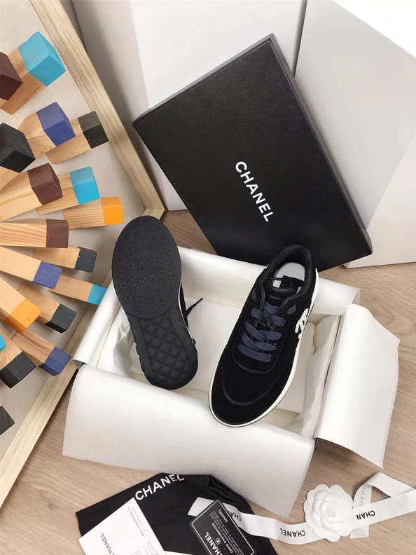 WellDesigned 2438 Chanel Sneakers 1285