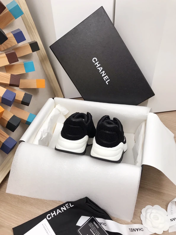 WellDesigned 2438 Chanel Sneakers 1285