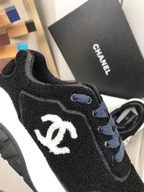 WellDesigned 2438 Chanel Sneakers 1285