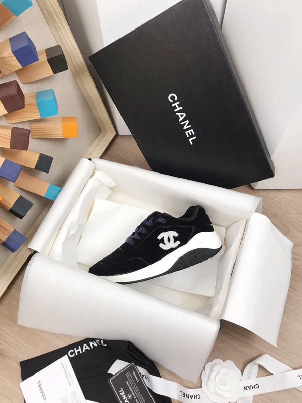 WellDesigned 2438 Chanel Sneakers 1285