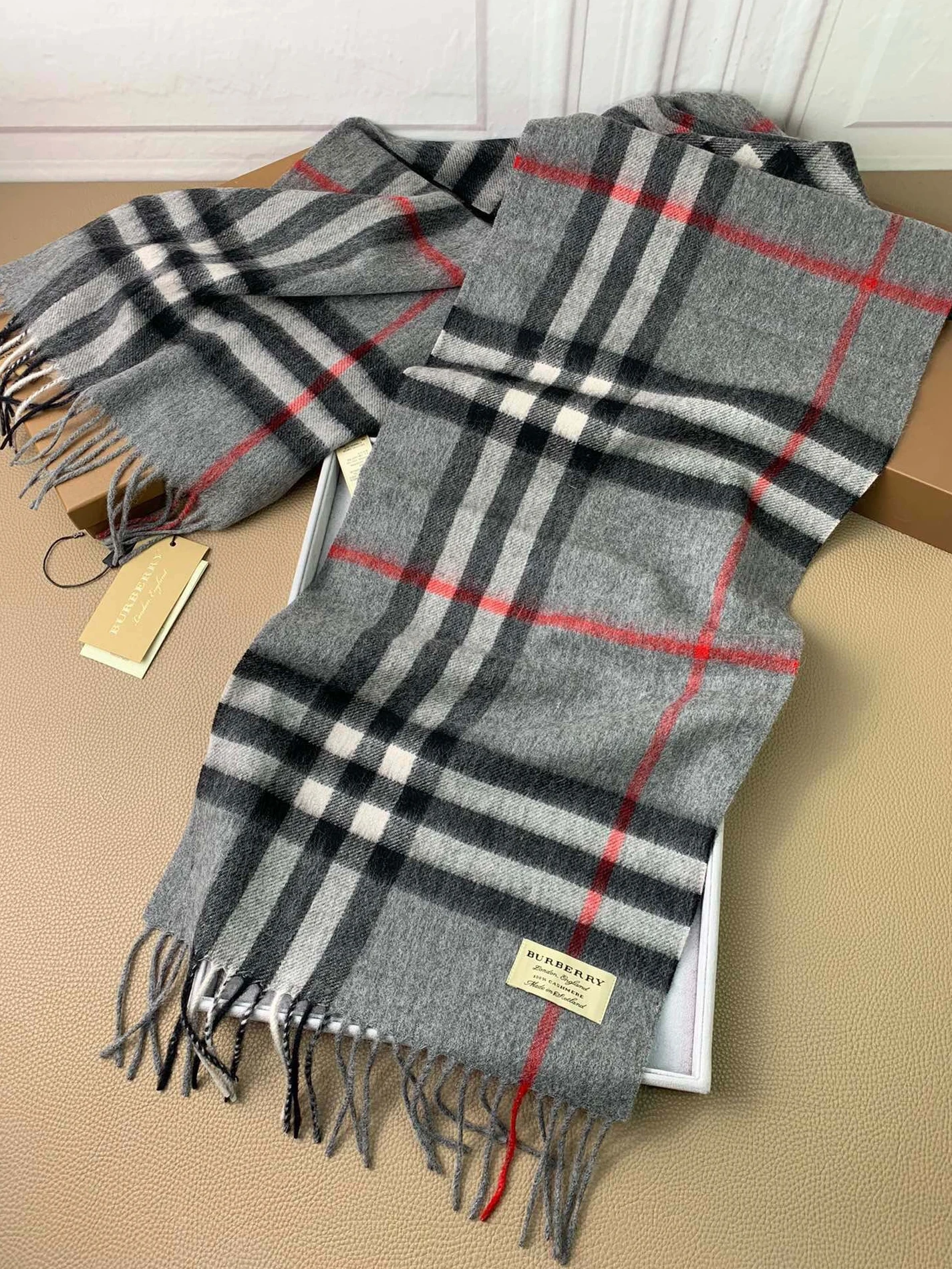 WellDesigned 8227 Burberry Classical Scarf Grey Red ( 168x 30cm) 55