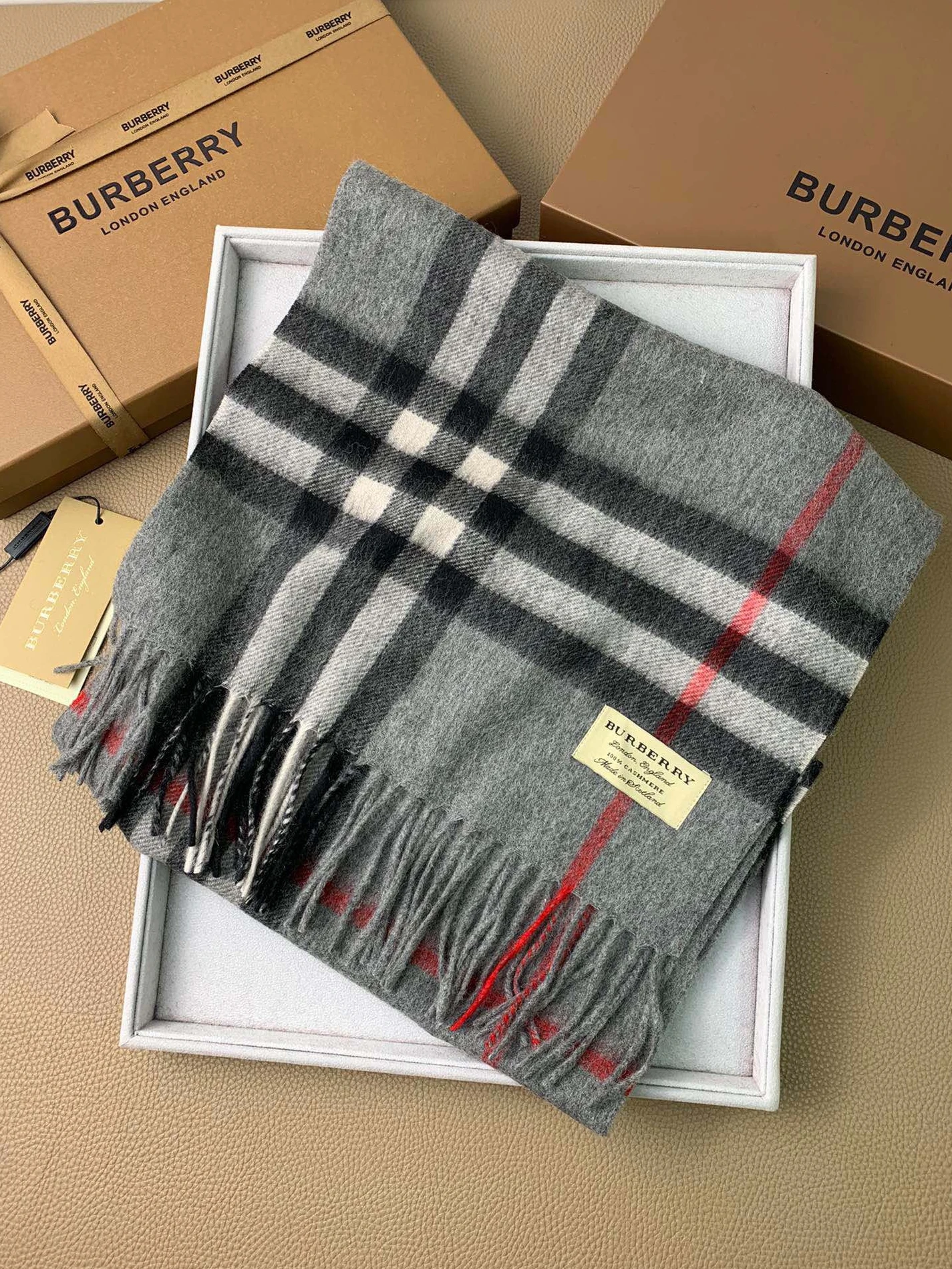 WellDesigned 8227 Burberry Classical Scarf Grey Red ( 168x 30cm) 55
