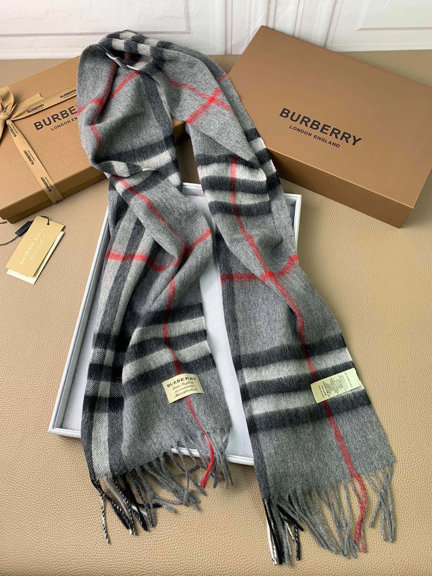 WellDesigned 8227 Burberry Classical Scarf Grey Red ( 168x 30cm) 55
