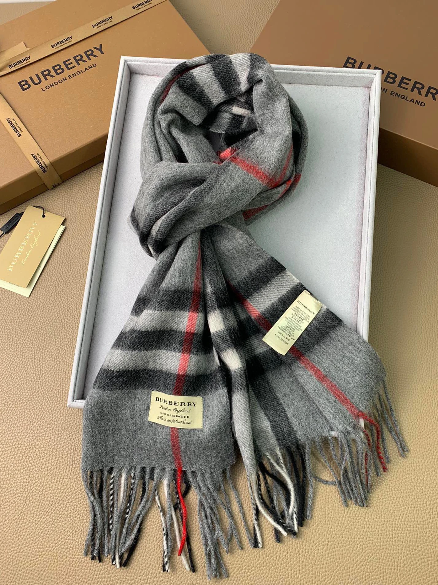 WellDesigned 8227 Burberry Classical Scarf Grey Red ( 168x 30cm) 55