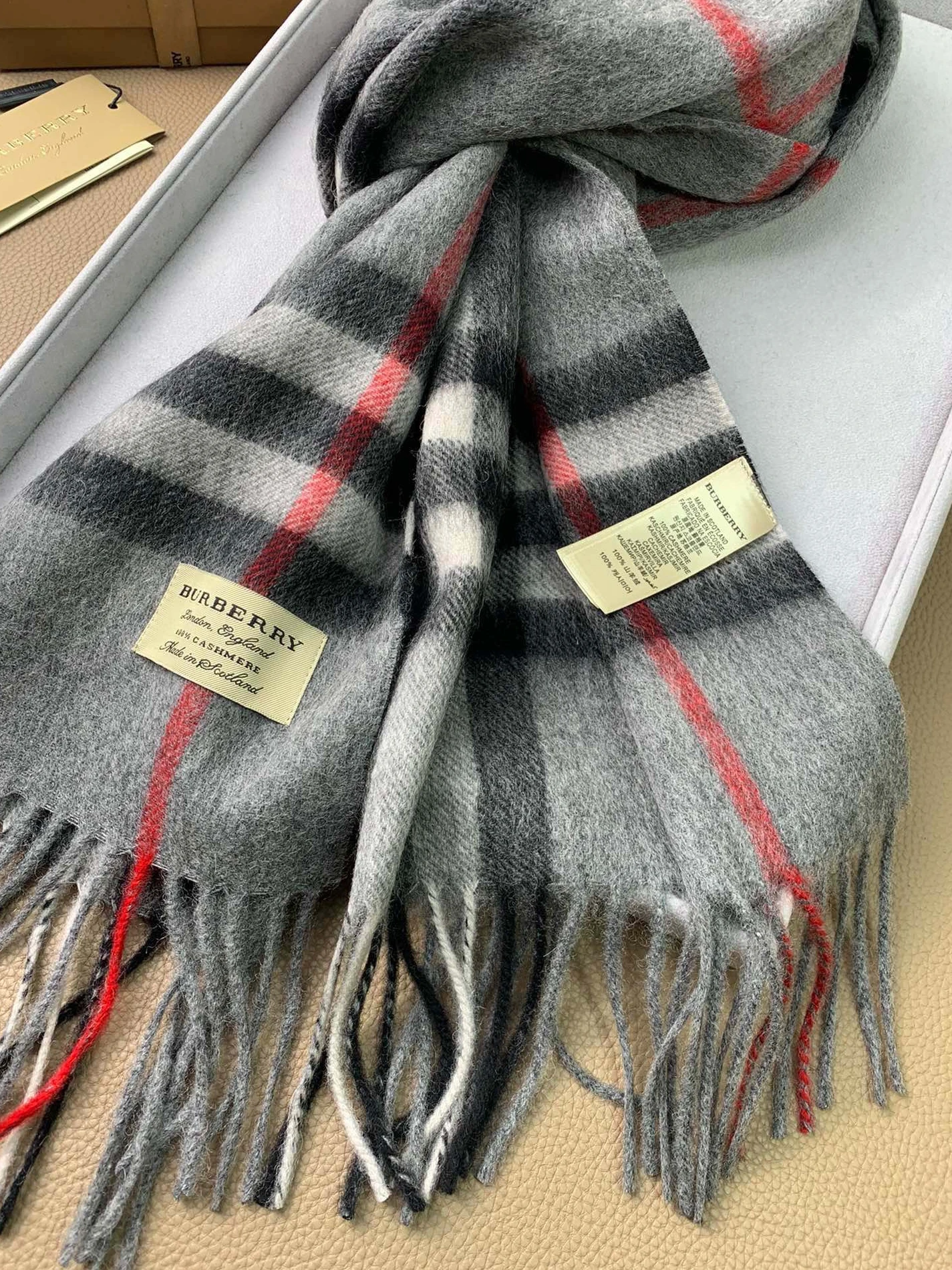 WellDesigned 8227 Burberry Classical Scarf Grey Red ( 168x 30cm) 55