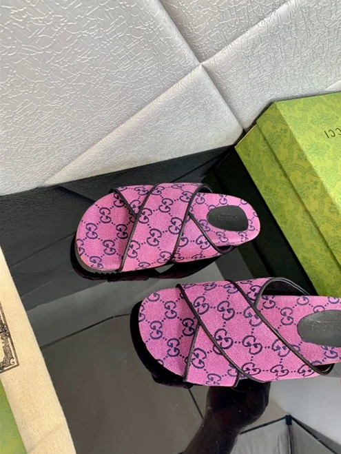 WellDesigned 8713 Gucci Slipper 3228