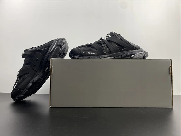WellDesigned 8722 BLCG Track Mule Black 653813 W3CP3 3479