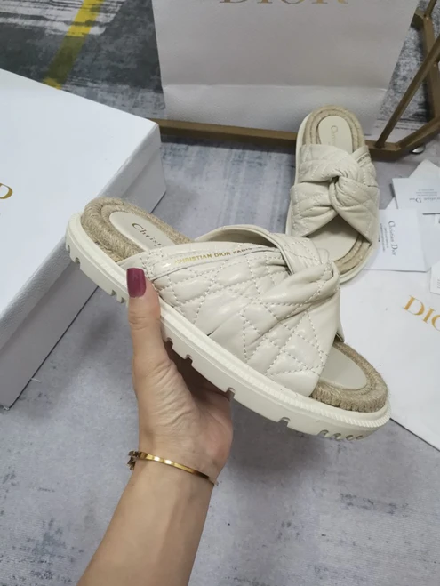 WellDesigned Dio Slipper 3266
