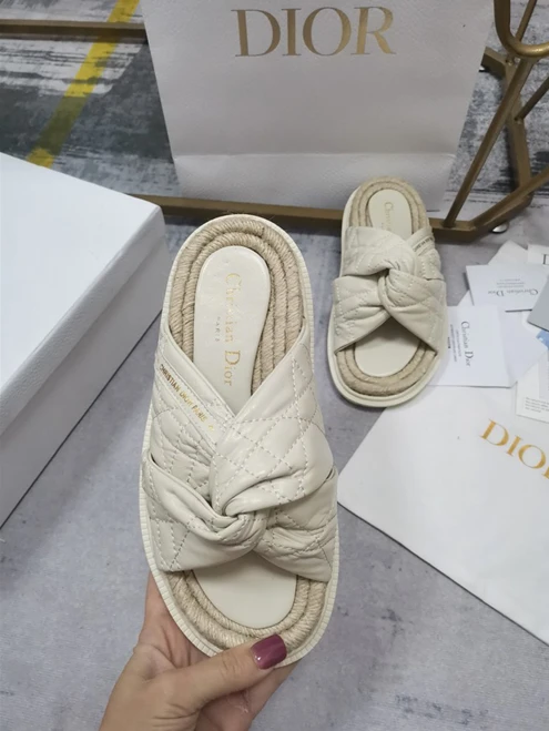 WellDesigned Dio Slipper 3266